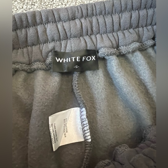 White Fox Boutique Worn Oversized Hoodie in S/M and NWOT Sweatpants in size S - Picture 9 of 12